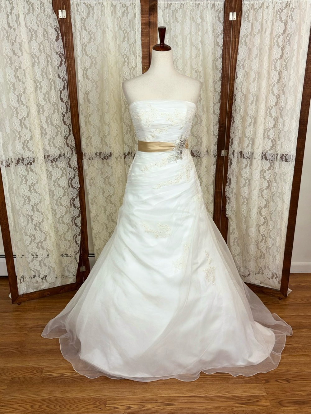 Stunning Vintage Y2K Private Collection Organza Wedding Gown